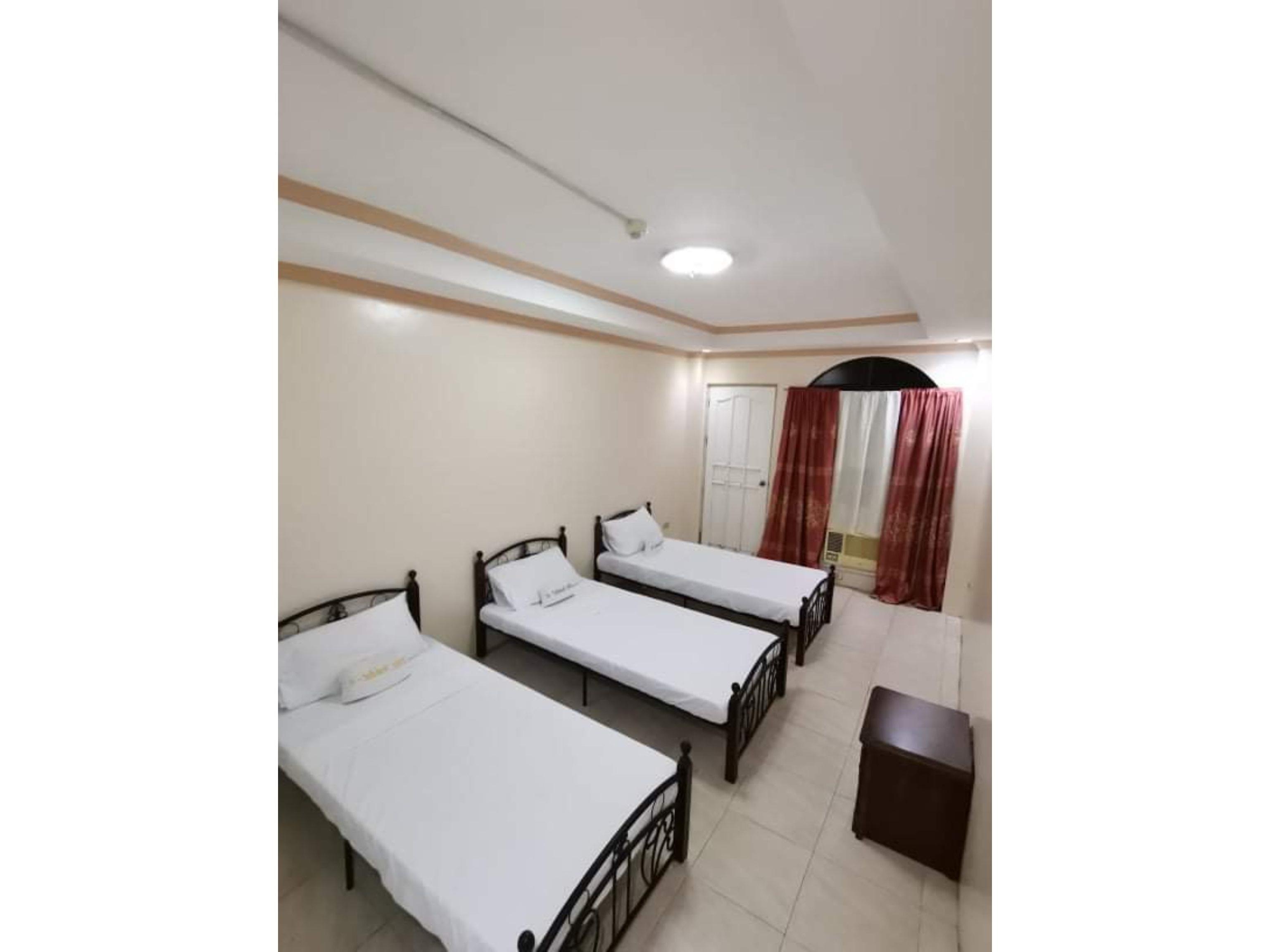 Oyo 799 Ddd Habitat Iloilo Hotel Exterior photo